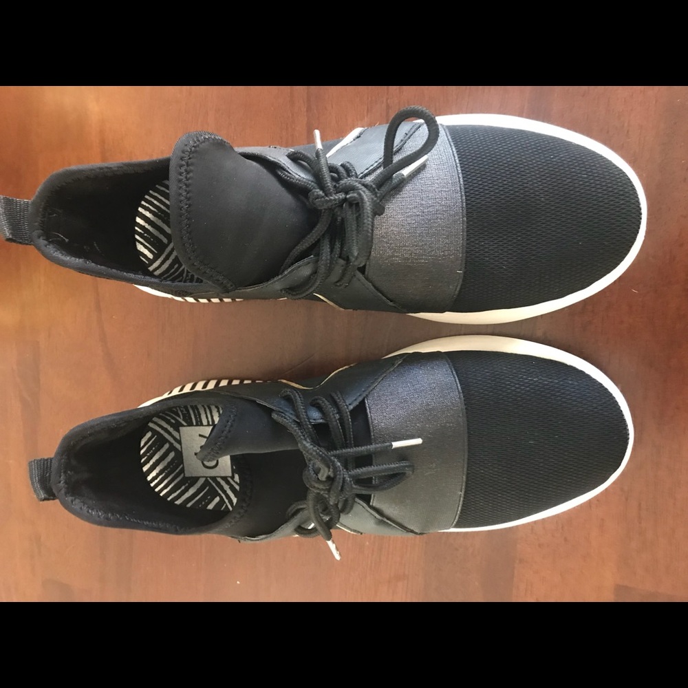 Shoes - Picture 2 of 3